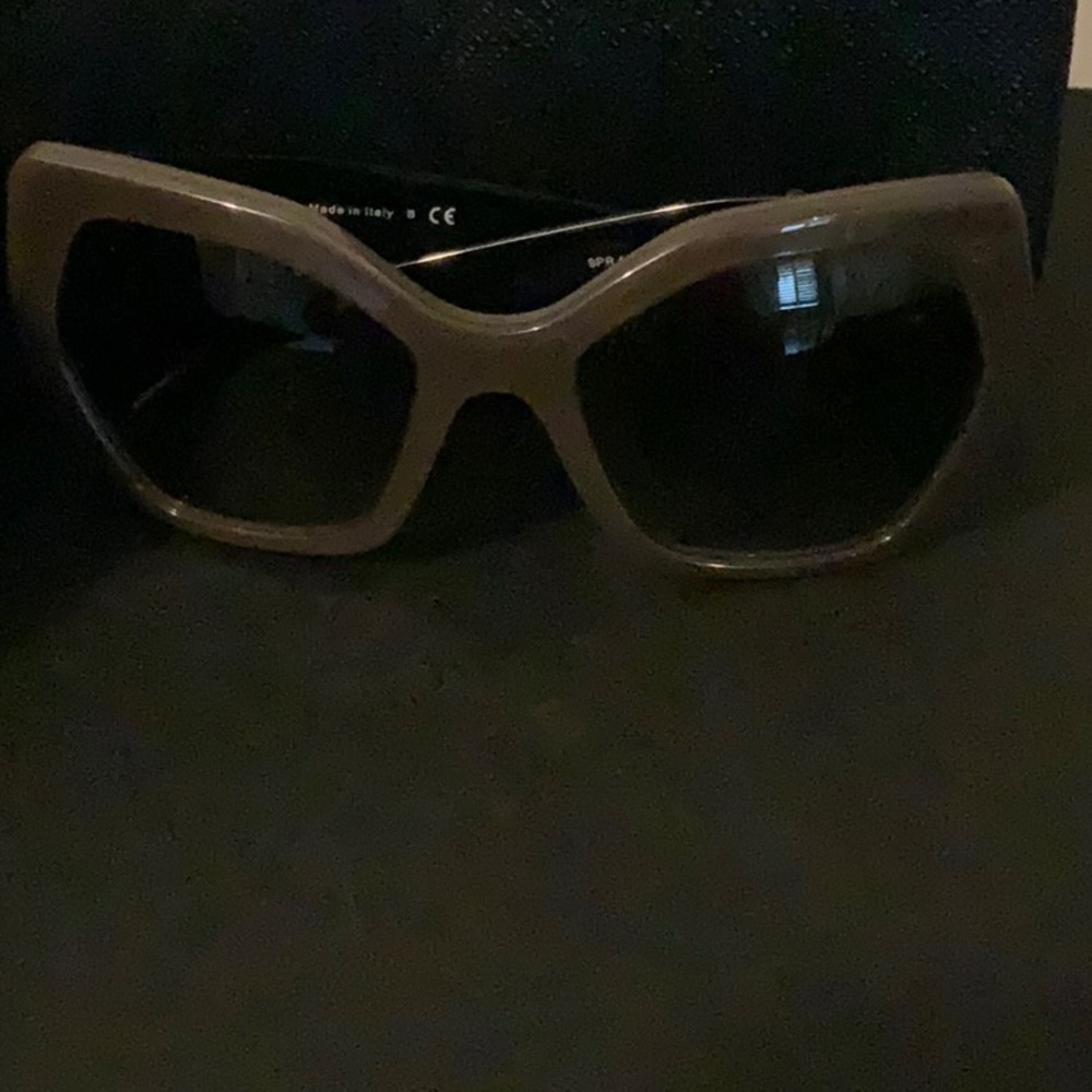 Prada sunglasses - Picture 4 of 4